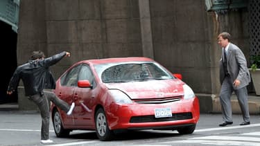 Dans "Very Bad Cops" (2010), Mark Wahlberg et Will Ferrell en font voir de toutes les couleurs à une Prius, voiture par excellence du ''gentil garçon''.
