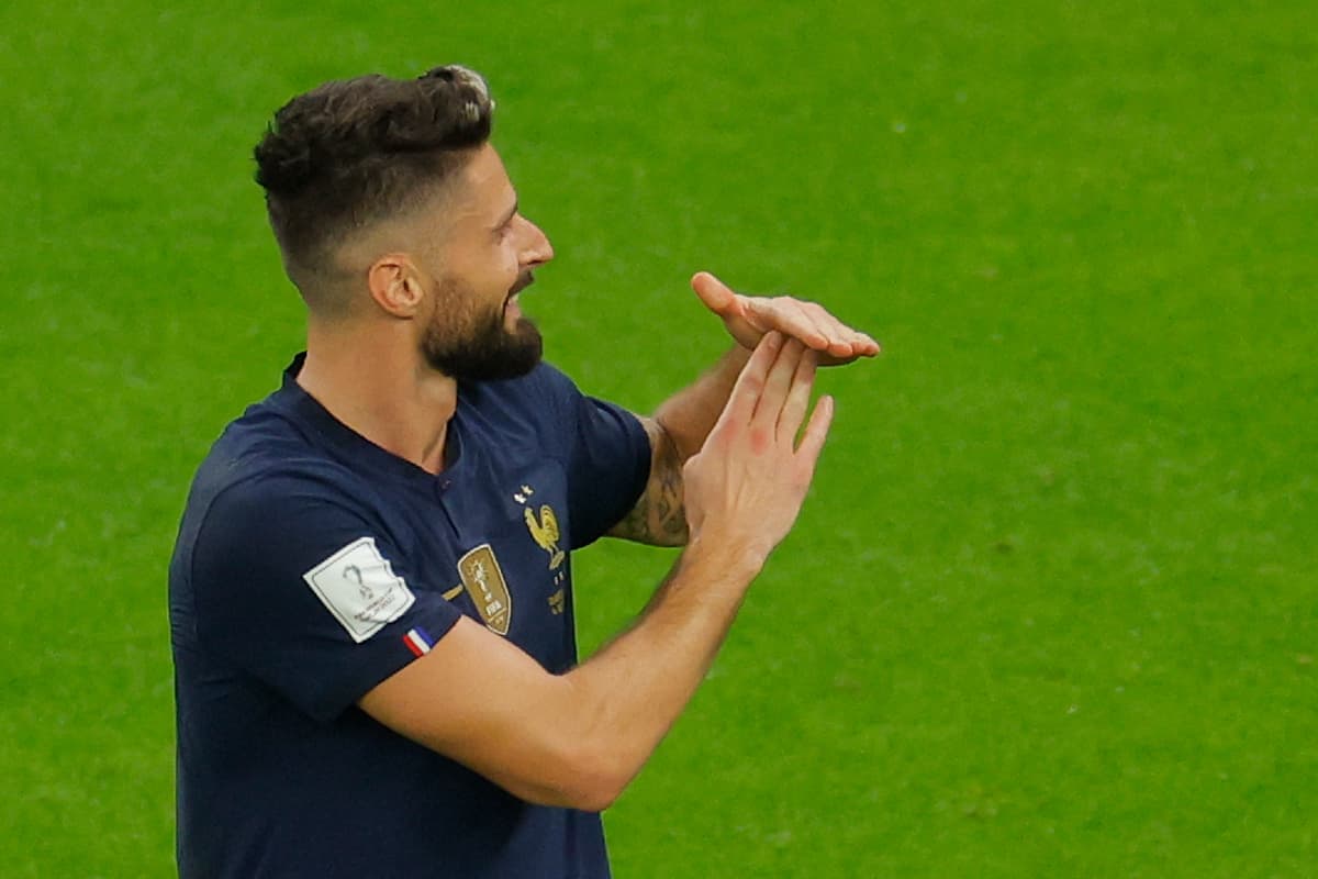 France Pologne La Célébration De Giroud En Hommage à Thierry Henry Pour Son Record De Buts Chez 1426