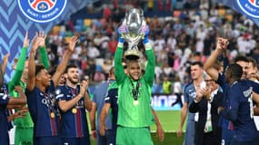 Lucas Chevalier après le sacre en Supercoupe d'Europe, le 13 août 2025.