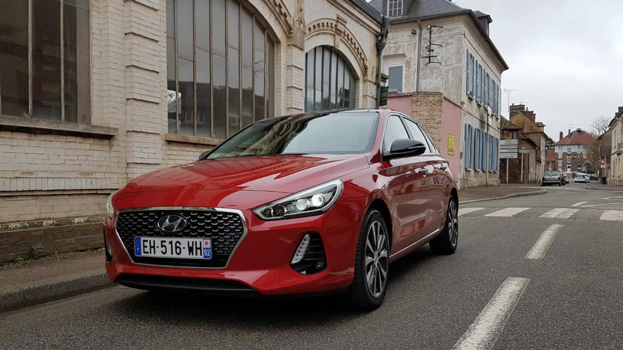 La compacte coréenne vise les Peugeot 308, Volkswagen Golf ou encore Renault Mégane. Sans grand succès jusqu'à présent. Cette nouveau génération doit y remédier. La compacte coréenne vise les Peugeot 308, Volkswagen Golf ou encore Renault Mégane. Sans grand succès jusqu'à présent. Cette nouveau génération doit y remédier.