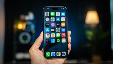 iPhone 16.