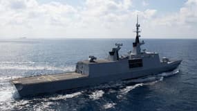 L'une des mission de la frégate Surcouf est l'escorte de navires.