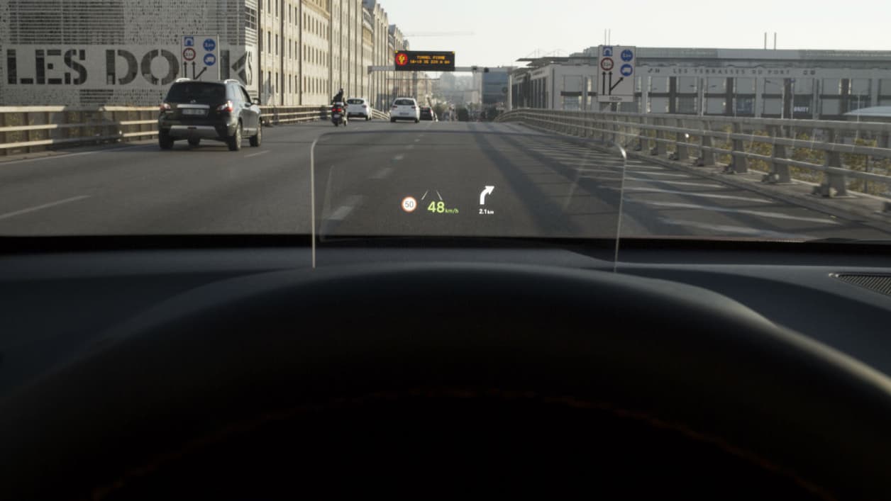 Comme sur le C3 Aircross, l'affichage tête haute fait partie des options de confort/sécurité les plus intéressantes. Comme sur le C3 Aircross, l'affichage tête haute fait partie des options de confort/sécurité les plus intéressantes.
