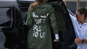 La veste de Melania Trump, au dos de laquelle on pouvait lire: "Je m'en fiche, et vous?" au moment d'aller voir des enfants sans-papiers.