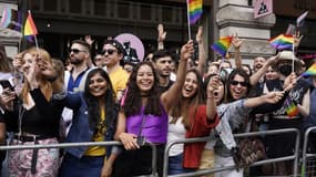 Des spectateurs de la LGBT Pride (Marche des fiertés) à Londres ce samedi.