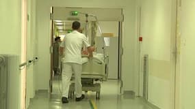 Un couloir de l'hôpital de Vienne, dans l'Isère.
