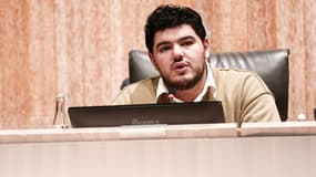 Amine Kessaci intervient au conseil municipal de Marseille, le 18 décembre 2025.