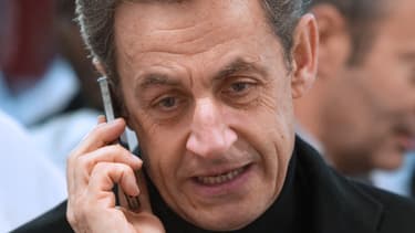 Les téléphones portables de Nicolas Sarkozy ont été placés sur écoute selon "Le Monde".