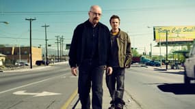 Jesse Pinkman et Walter White (Aaron Paul et Bryan Cranston), face au désert du Nouveau-Mexique, dans "Breaking Bad".