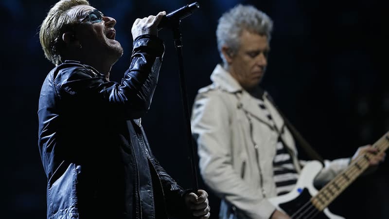 Bono, le chanteur de U2, dimanche 6 décembre à Bercy.