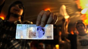 Tenu par une fan, le nouveau billet de banque pourrait être semblable à celui-ci