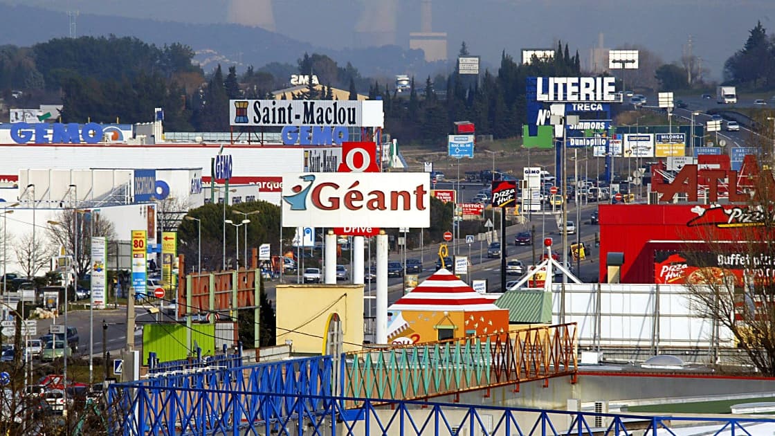 Les zones commerciales, emblèmes d'une "France moche", vont faire peau