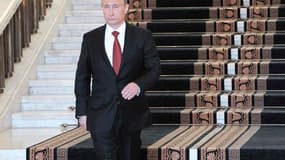 Quatre ans après avoir quitté le Kremlin, Vladimir Poutine a prêté serment lundi en tant que président de la Russie pour un nouveau mandat de six ans. /Photo prise le 7 mai 2012/REUTERS/Yana Lapikova/RIA Novosti/Pool