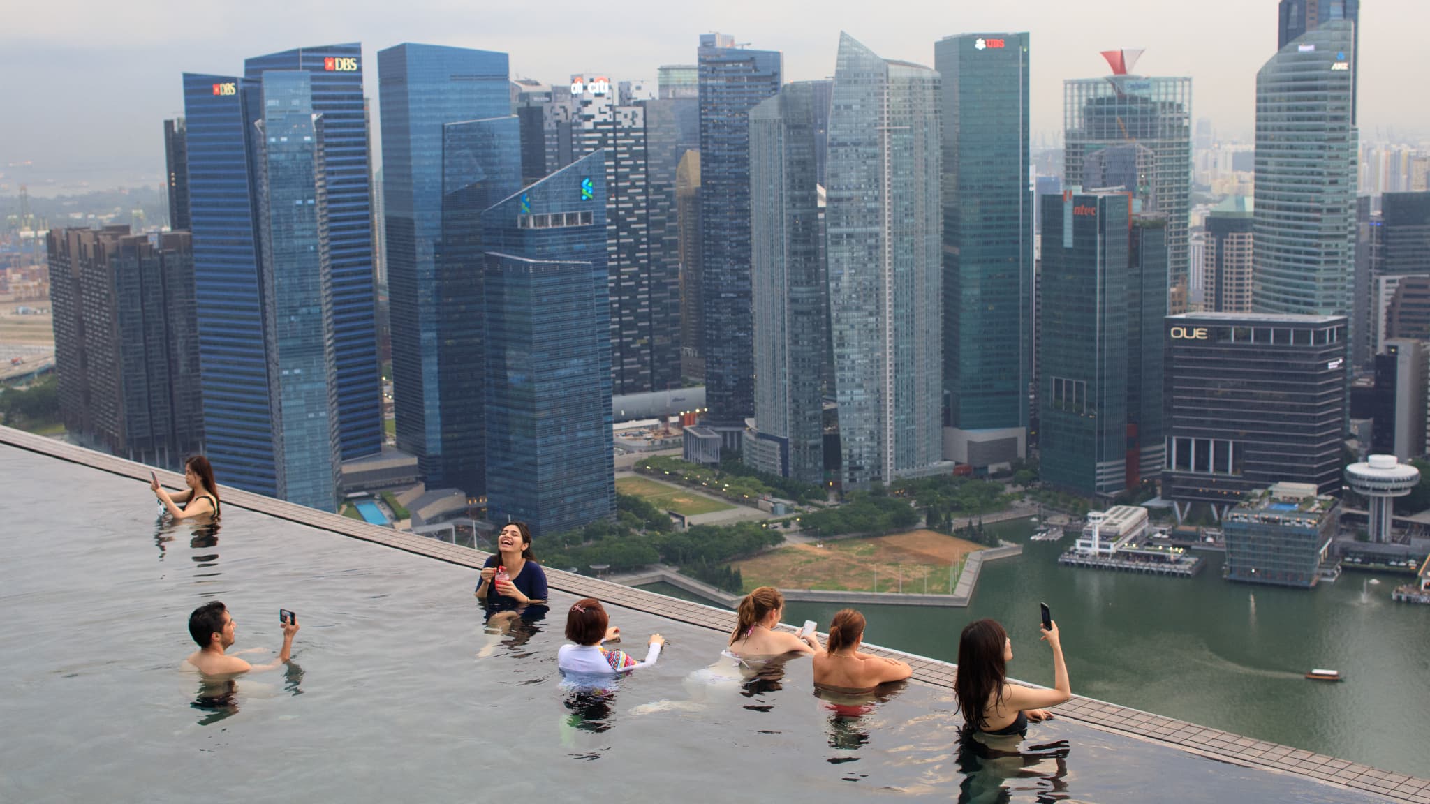 Une piscine à débordement à Singapour Une piscine à débordement à Singapour