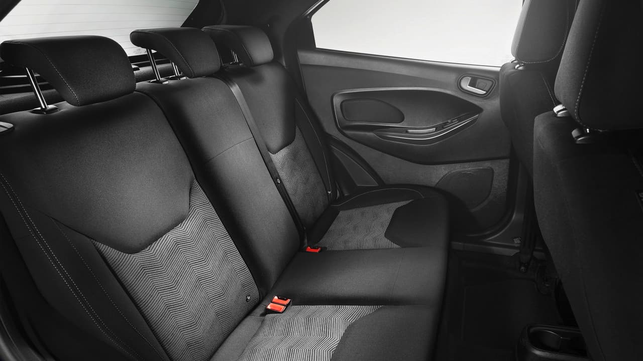 Un gain de places à l'arrière, de fait, la nouvelle Ka+ ne sera proposée qu'en 5 portes. Un gain de places à l'arrière, de fait, la nouvelle Ka+ ne sera proposée qu'en 5 portes.