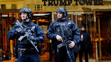 Des agents de sécurité devant la Trump Tower, le 17 novembre.