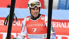Le Français Johan Clarey, à l'arrivée de la descente de Coupe du monde, le 5 février 2021 à Garmisch-Partenkirchen (Allemagne)