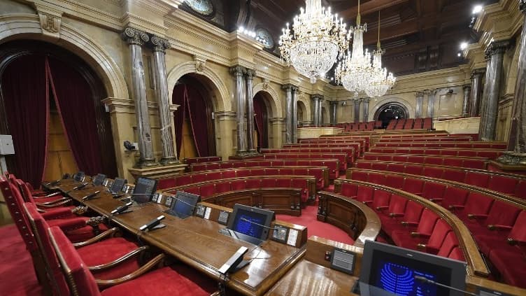La résolution condamne aussi "l'intervention du roi dans le conflit catalan".