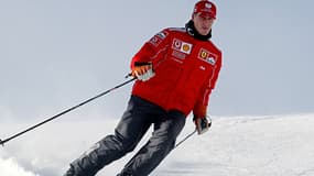 L'état de santé de Michael Schumacher reste critique mais stable, a annoncé sa famille. Sur cette photo, l'ancien champion de Formule 1 à skis en 2004.