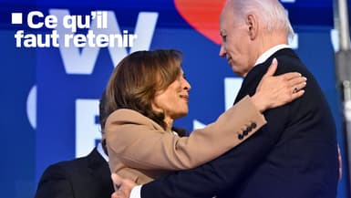 Joe Biden étreint Kamala Harris lors de la première journée de la Convention nationale démocrate (DNC) au United Center de Chicago (Illinois), le 19 août 2024.nois).