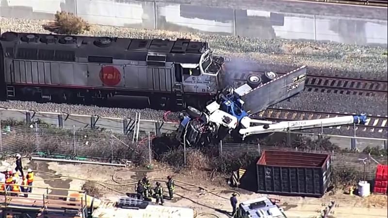 États-Unis: 13 blessés près de San Francisco après la collision d'un train avec du matériel présent sur la voie