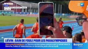 Liévin: un bain de foule pour les athlètes paralympiques en entraînement avant les Jeux