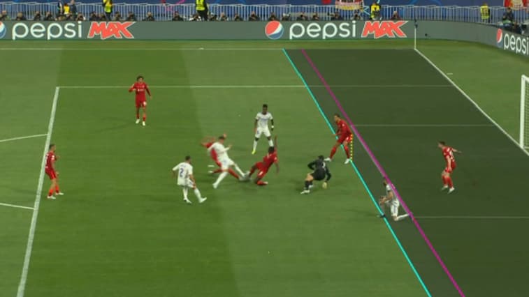 Le hors jeu de Benzema qui engendre l'invalidation de son but, lors de Liverpool-Real, le 28 mai 2022