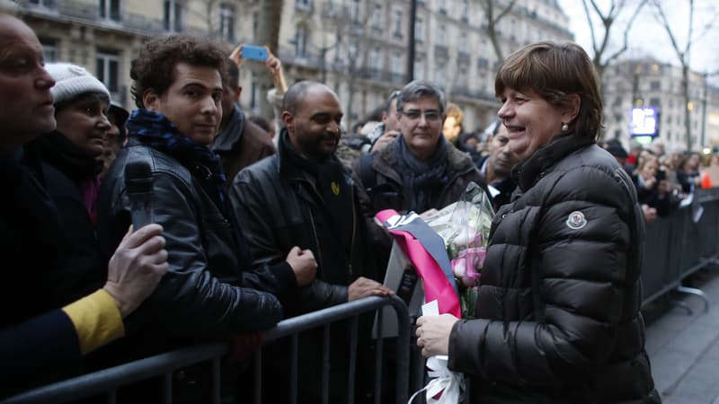 L'ambassadrice du Danemark en France Anne Dorte Riggelsen, lors d'une rassemblement devant l'ambassade à Paris dimanche 15 février.