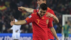 David Villa, meilleur buteur du Mondial avec 5 buts, célèbre un but avec Fernando Torres