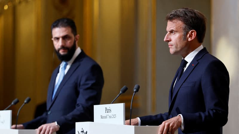 Le président français Emmanuel Macron et le président syrien Ahmed al-Sharaa au palais de l'Élysée à Paris, le 7 mai 2025.