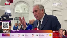 François Bayrou favorable au cumul des mandats: "Il doit démissionner, c'est un maire fantôme"