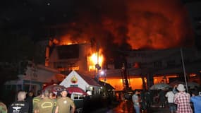 Incendie d'un hôtel casino à Poipet, dans l'Ouest du Cambodge, le 29 décembre 2022