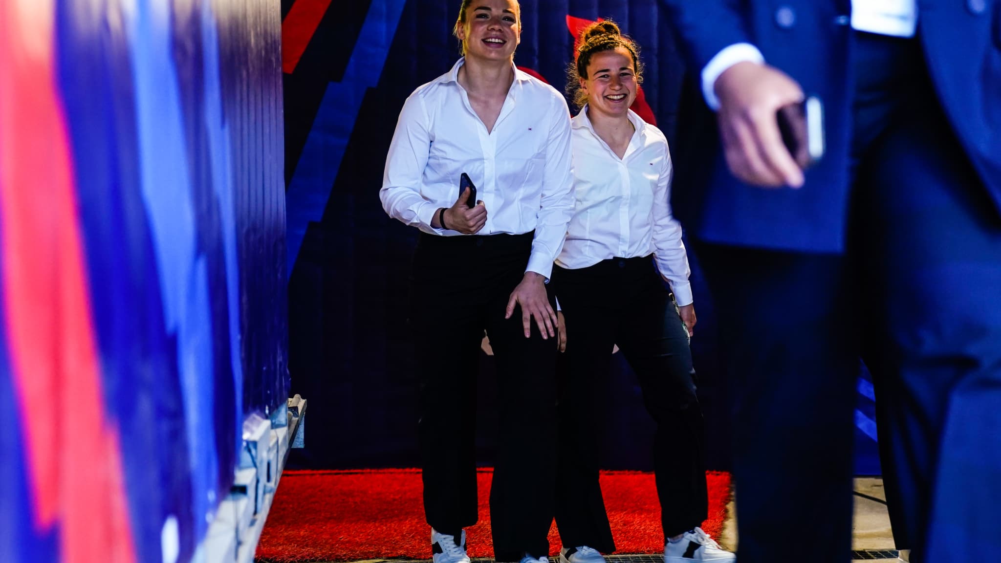 Marine Ménager et Gabrielle Vernier, anciennes coéquipières en club, se retrouvent maintenant avec le XV de France féminin (16/04/2023). 