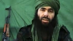 Le leader d'Al Qaïda au Maghreb islamique (AQMI), l'Algérien Abdelmalek Droukdal filmé dans un dans un lieu non identifié, le 26 juillet 2010