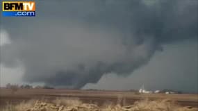 Un américain filme une tornade dingue dans l’Illinois