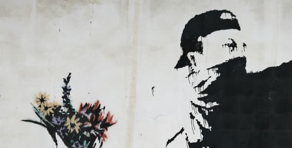 Une peinture de Banksy sur un mur à Bethlehem en 2015