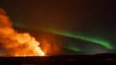 Une éruption volcanique et une aurore boréale en Islande, le 28 mars 2024