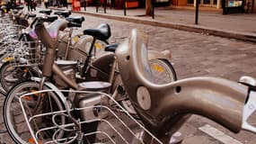 Une station de Vélib' à Paris, le 25 février 2009.