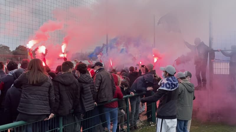 Bordeaux: chants, fumigènes... les supporters girondins enflamment le Haillan avant l'OM