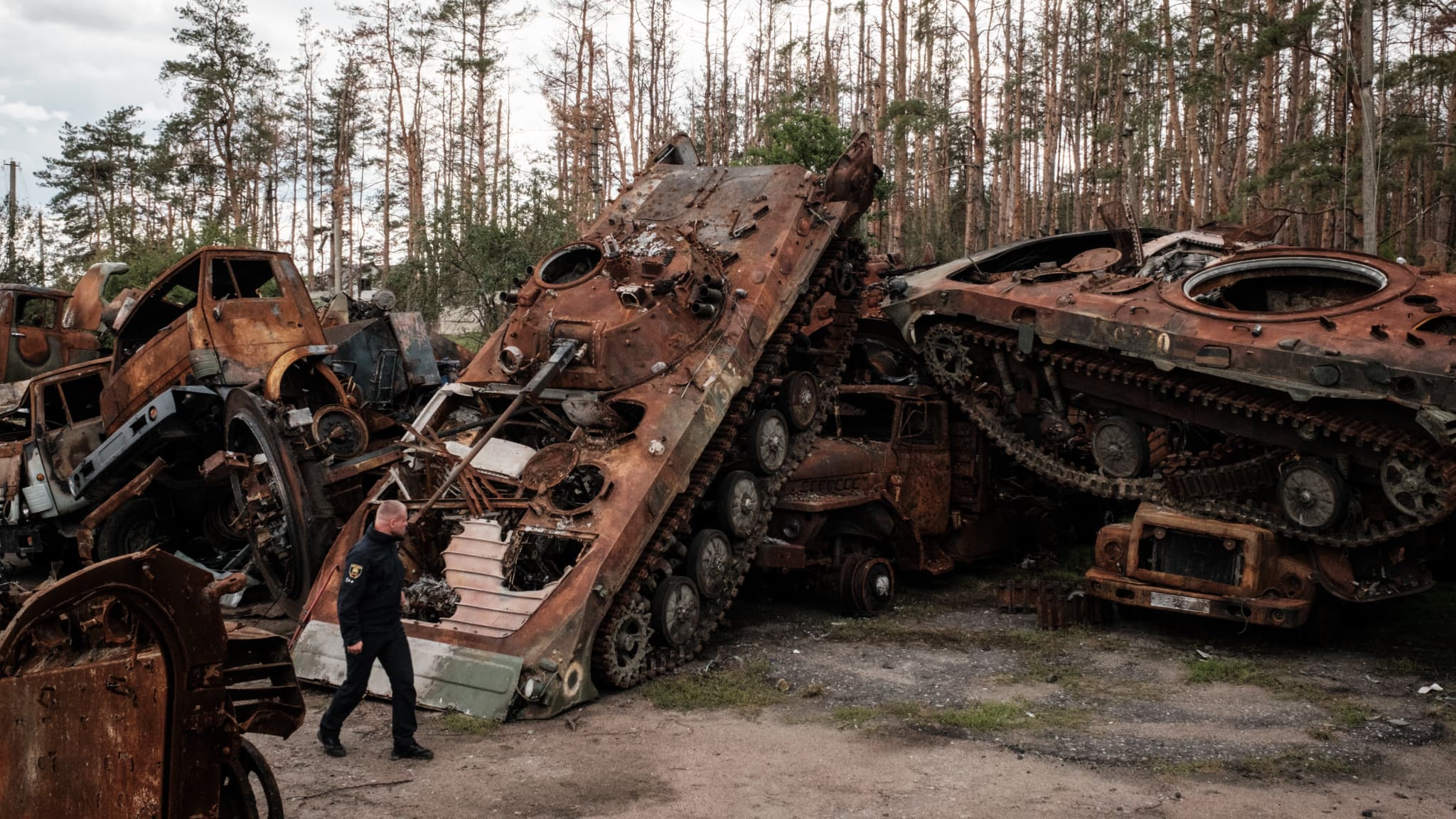 Des véhicules militaires russes détruits à Lyman (Ukraine), photographiés le 5 octobre 2022. Des véhicules militaires russes détruits à Lyman (Ukraine), photographiés le 5 octobre 2022.