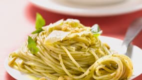 La recette de ces spaghettis au pesto se trouve ici.