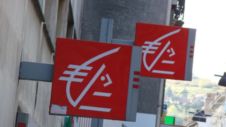 Caisse D épargne St Etienne De Fontbellon