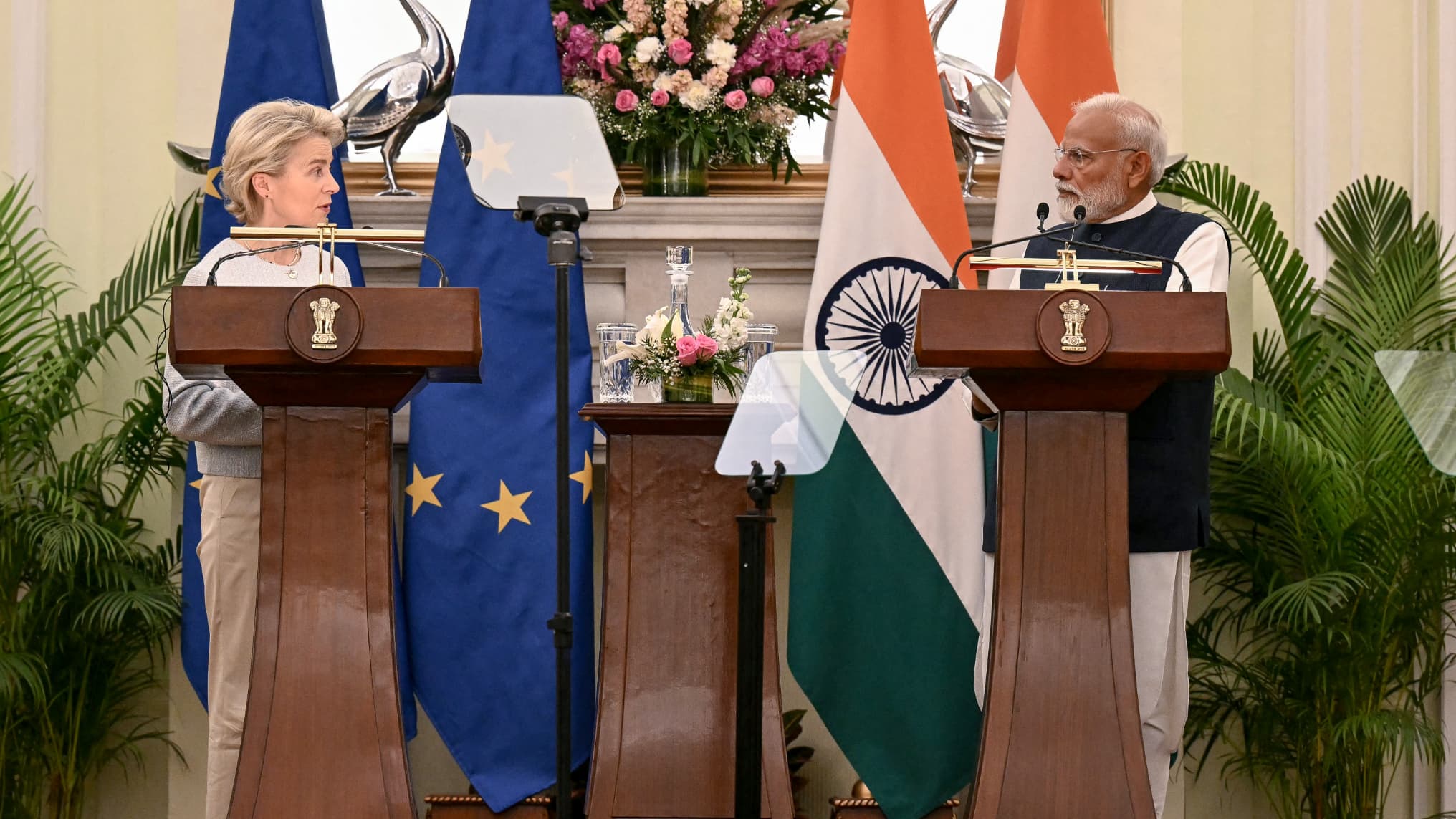 TRUMP A DEMANDÉ À L'EUROPE DE SANCTIONNER L'INDE QUI ACHÈTE DU PÉTROLE RUSSE: L'UE QUI NÉGOCIE AVEC NEW DELHI SEMBLE VOULOIR SUIVRE L'INJONCTION AMÉRICAINE