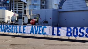 "Tout Marseille avec le boss", la banderole de la Vieille-Garde en soutien à Bernard Tapie