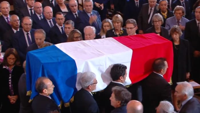 Le cercueil de Jacques Chirac quitte l'église Saint-Sulpice Le cercueil de Jacques Chirac quitte l'église Saint-Sulpice