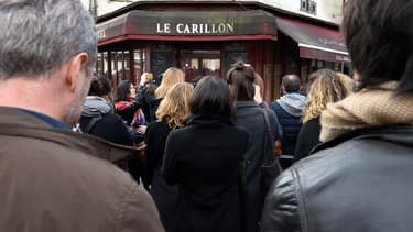 Pendant des semaines, la foule est venue se recueillir devant le Carillon et le Petit Cambodge.