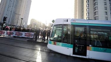 Le Grand Paris doit trouver 30 milliards d'euros pour financer le développement de transports en commun.