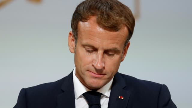 Le président français Emmanuel Macron prononce un discours lors d'une cérémonie à la mémoire des Harkis au palais de l'Élysée à Paris, le 20 septembre 2021