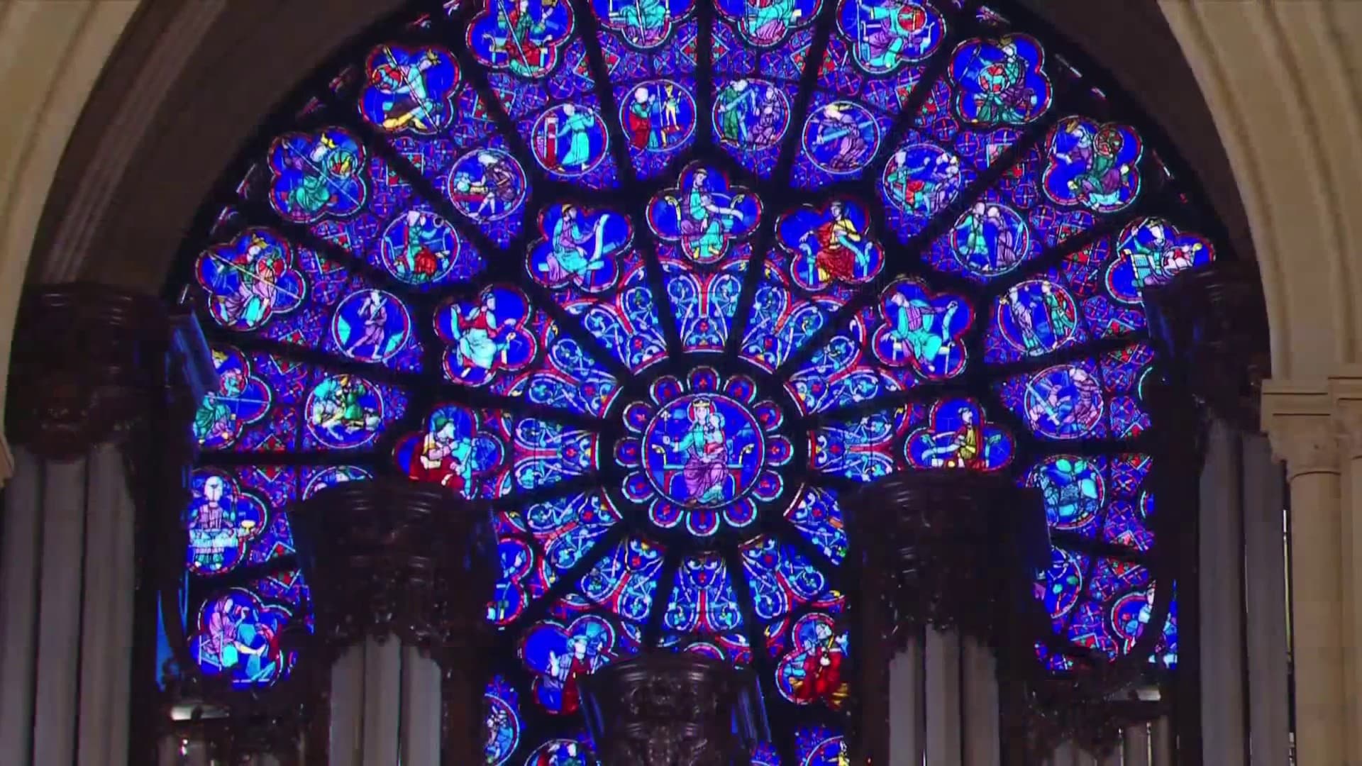 La rosace du grand orgue de Notre-Dame de Paris restaurée. 