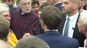 Emmanuel Macron interpellé par un passant à Châtenois le 12 avril 2022
